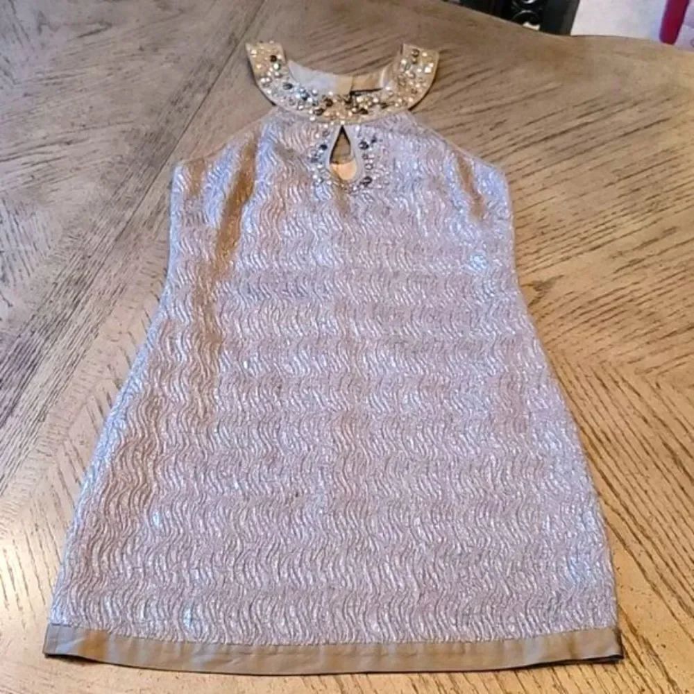 Stunning BCBGMAXAZRIA dress size 2🤍🤎